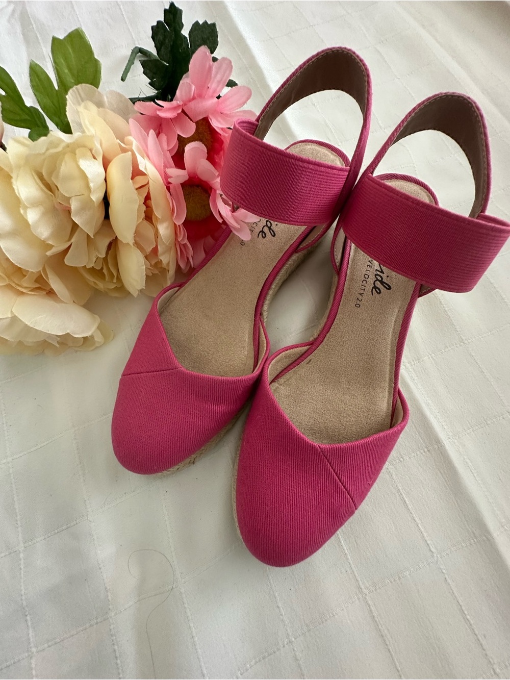 LIFE STRIDE NWOT Pink Espadrille Wedge Sandals - Women